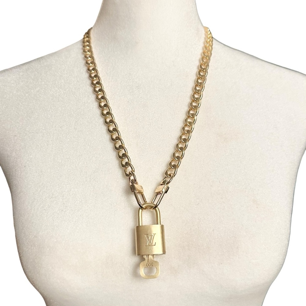 Authentic Louis Vuitton #314 Lock & Key Set on a 18K Gold Plated Chain Necklace - Picture 4 of 10